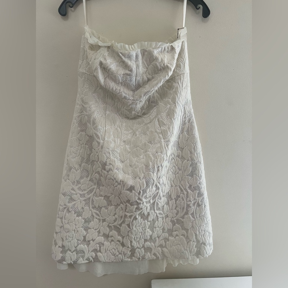 Creamy white strapless  Lace Dress - Picture 2 of 12